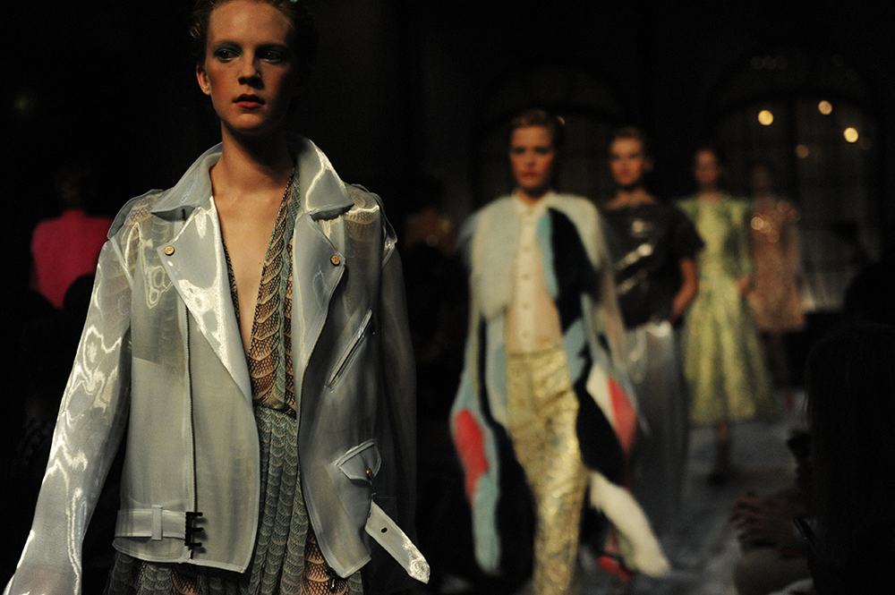 Schiaparelli Haute Couture FW15 runway by Elise Toïdé_Crash Magazine