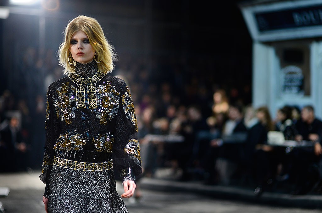 Chanel métiers d'Art 2015-16 Paris in Rome show by Frank Perrin