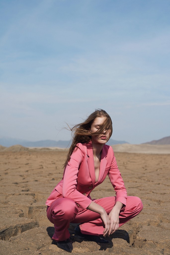 Desert Strom Crash Magazine fashion story by Alexander Neumann Sabina Lobova Girl on Fire