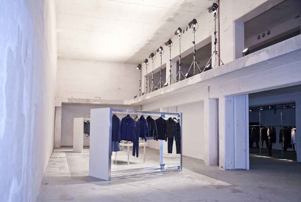 CLOSED CAPSULE COLLECTION BY KOSTAS MURKUDIS
