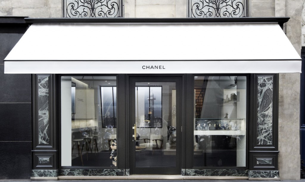 CHANEL SETS TEMPORARY WATCH STORE RUE CAMBON