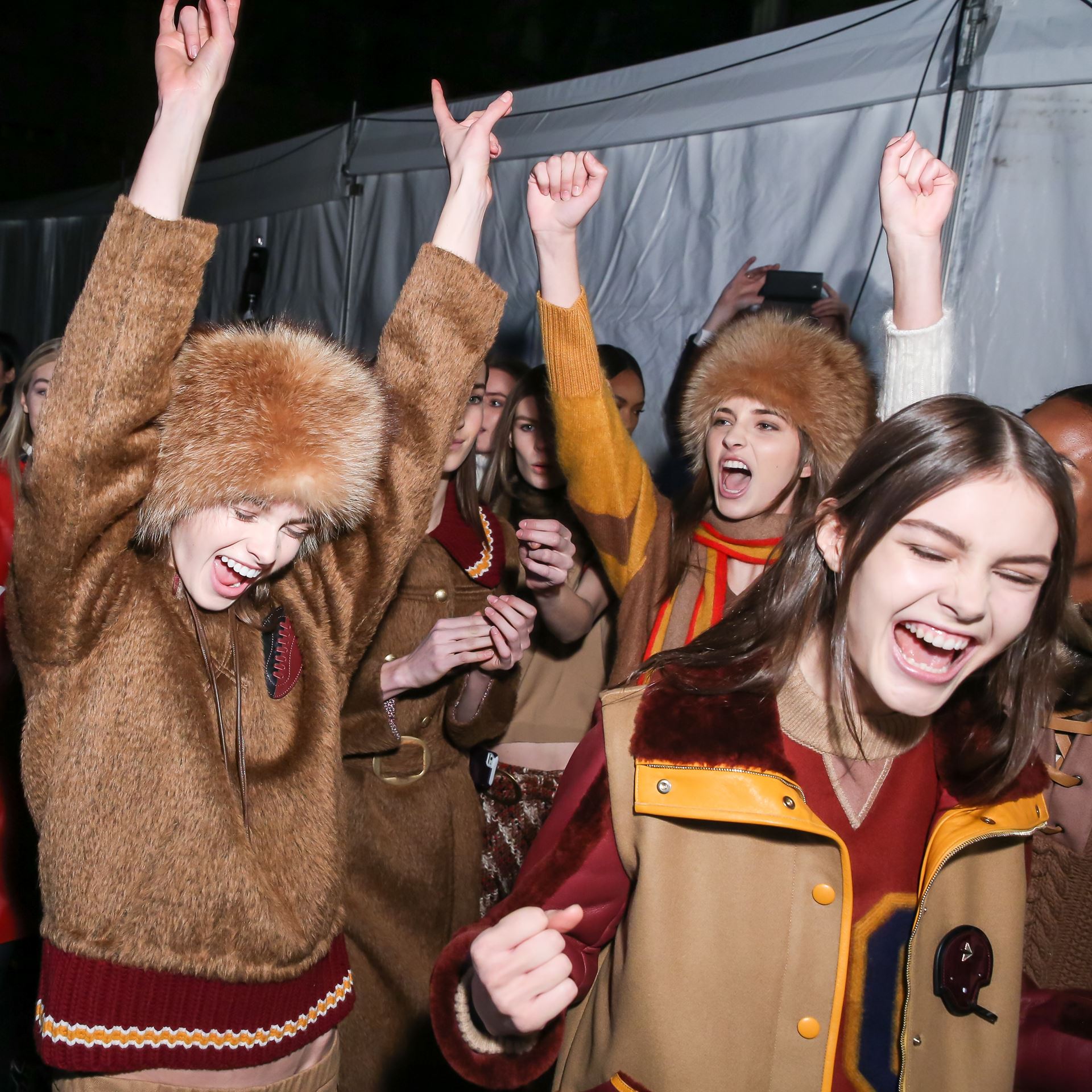 BACKSTAGE AT TOMMY HILFIGER FALL-WINTER 2015 NEW YORK