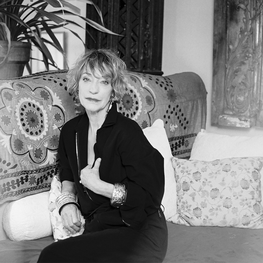 LOULOU DE LA FALAISE ON CONTINUITY