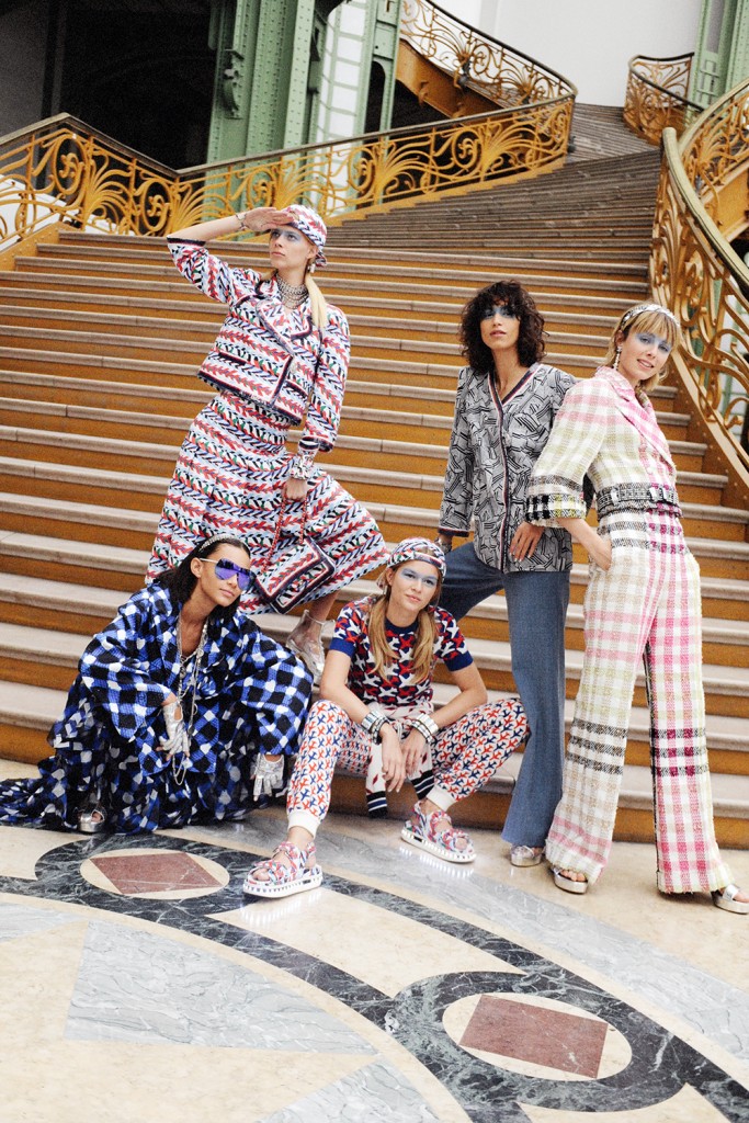 Backstage Chanel SS16 show Chanel Airlines by Elise Toïdé Paris Fashion Week Crash Magazine