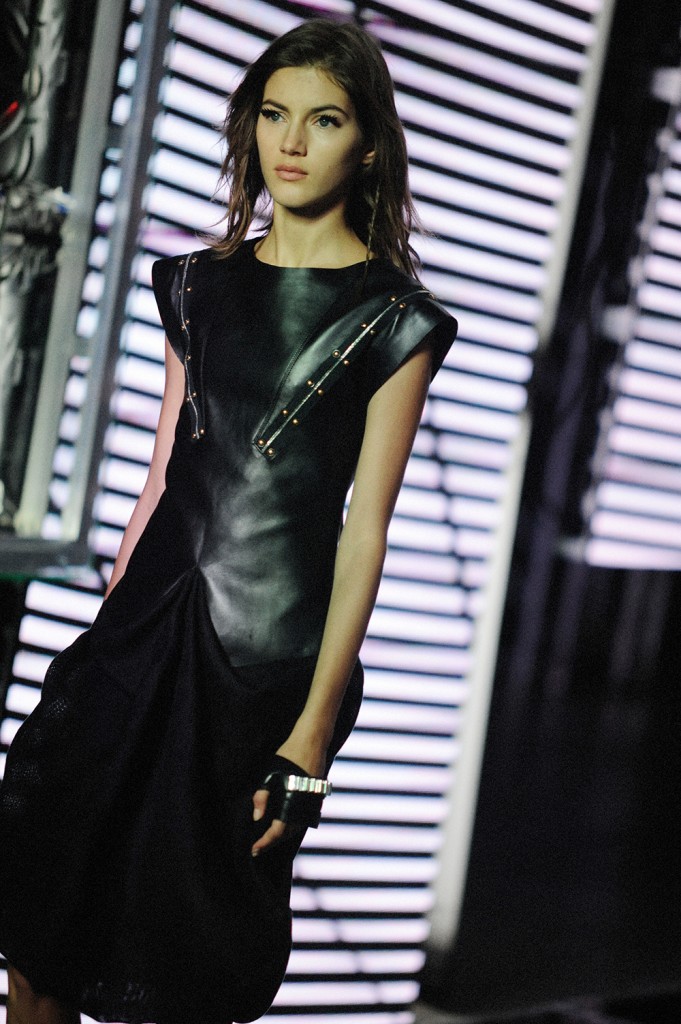 Louis VuittonSS16 runway show Paris Fashion Week by Elise Toïdé Crash Magazine