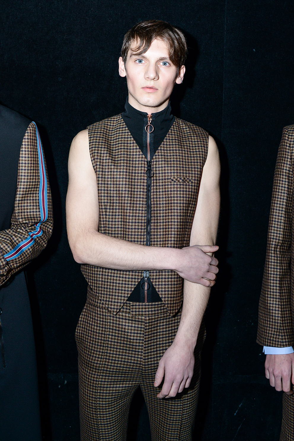 BACKSTAGE AT 22/4_HOMMES FALL-WINTER 2016 PARIS