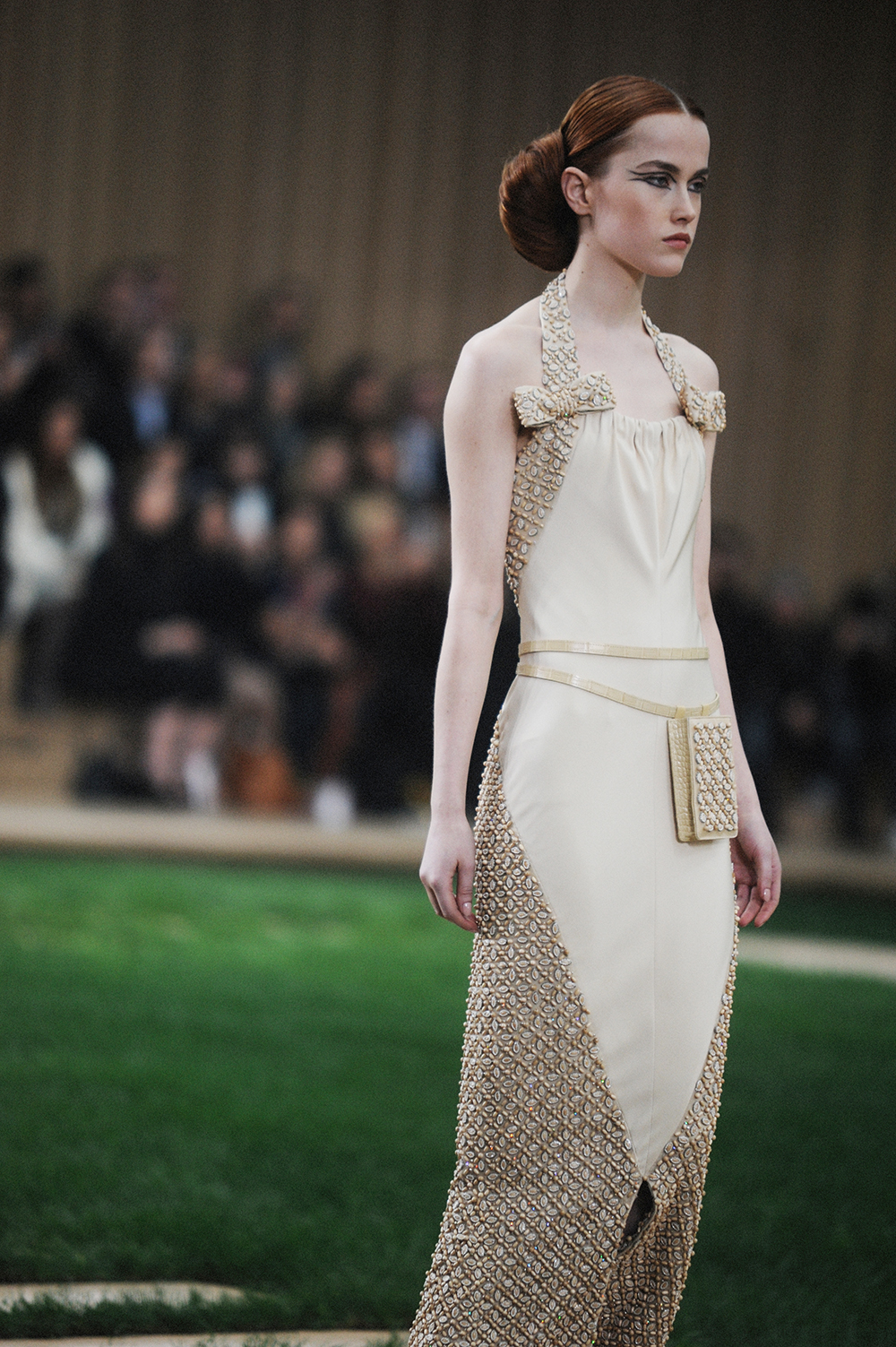 A closer look at Chanel Haute Couture SS2016 - Crash