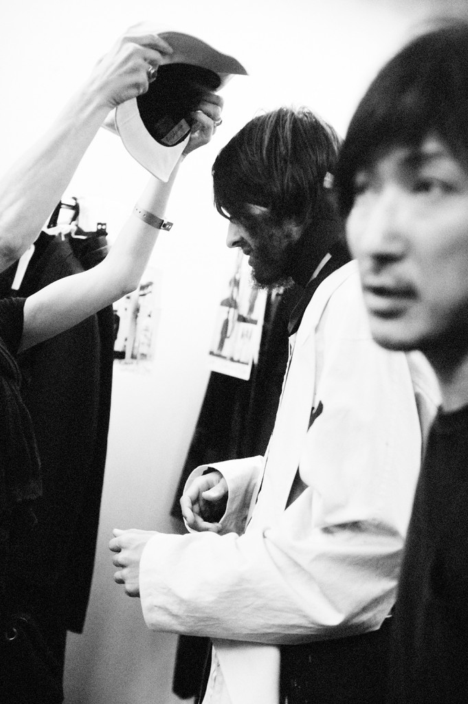 Backstage Yohji Yamamoto Men's SS17 Paris Men Fashion Week Crash Magazine Paris Elise Toïdé