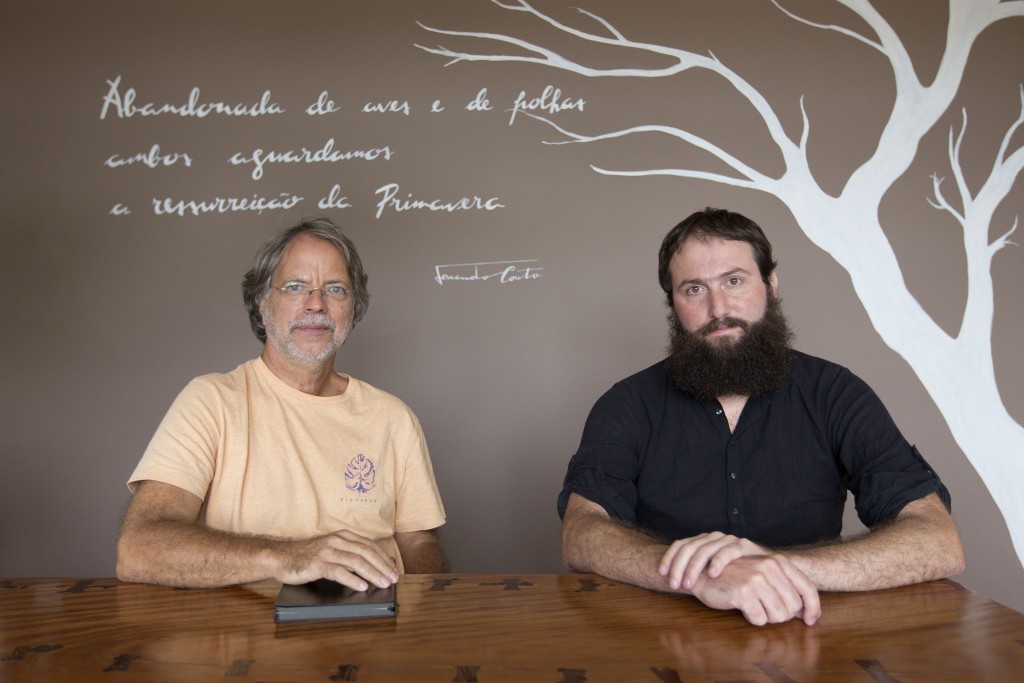 Mia Couto, literature mentor with his protégé Julián Fuks at the Fernando Leite Couto Foundation.