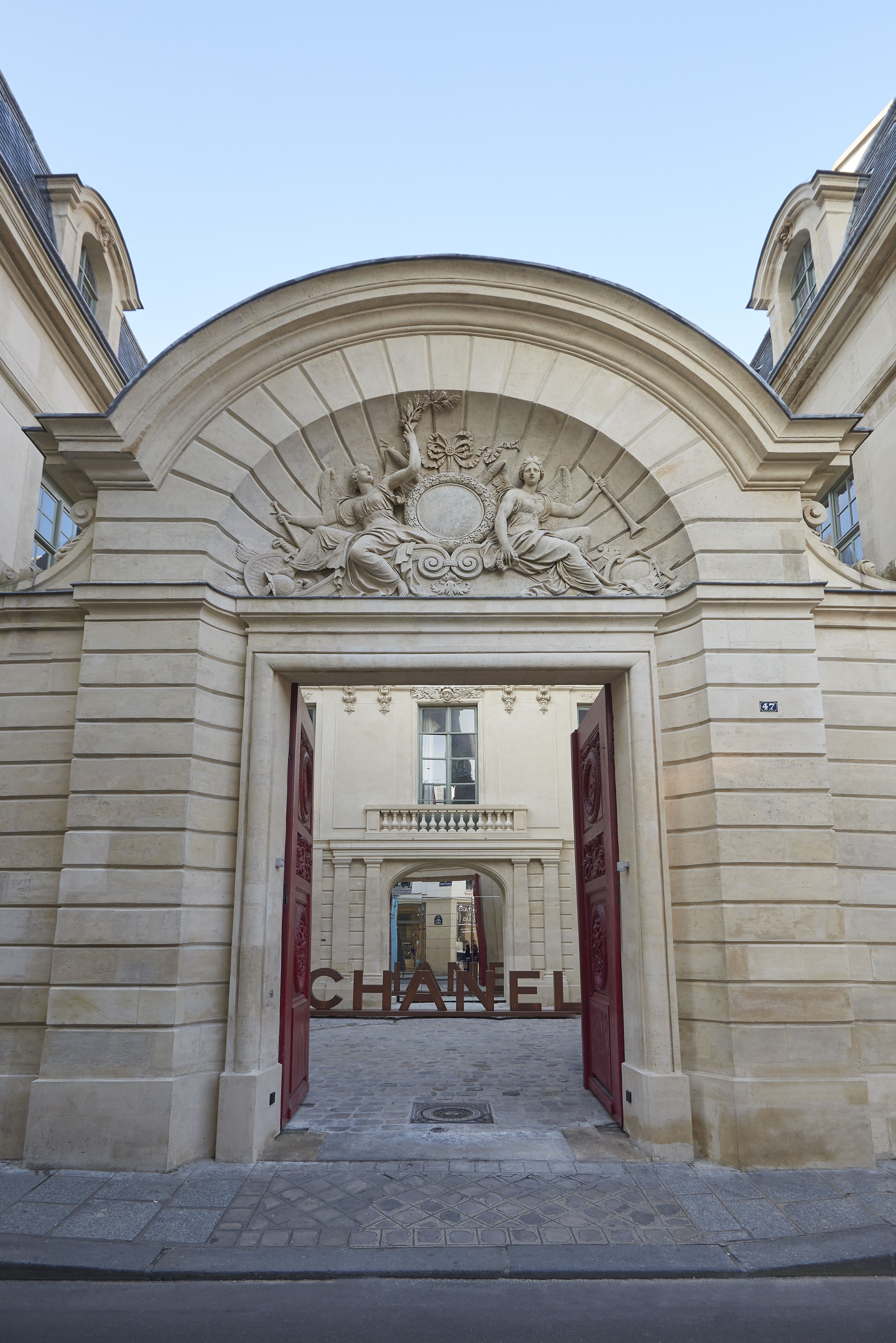 Chanel shop in place Vendome in Paris – Stock Editorial Photo © pio3  #77395040
