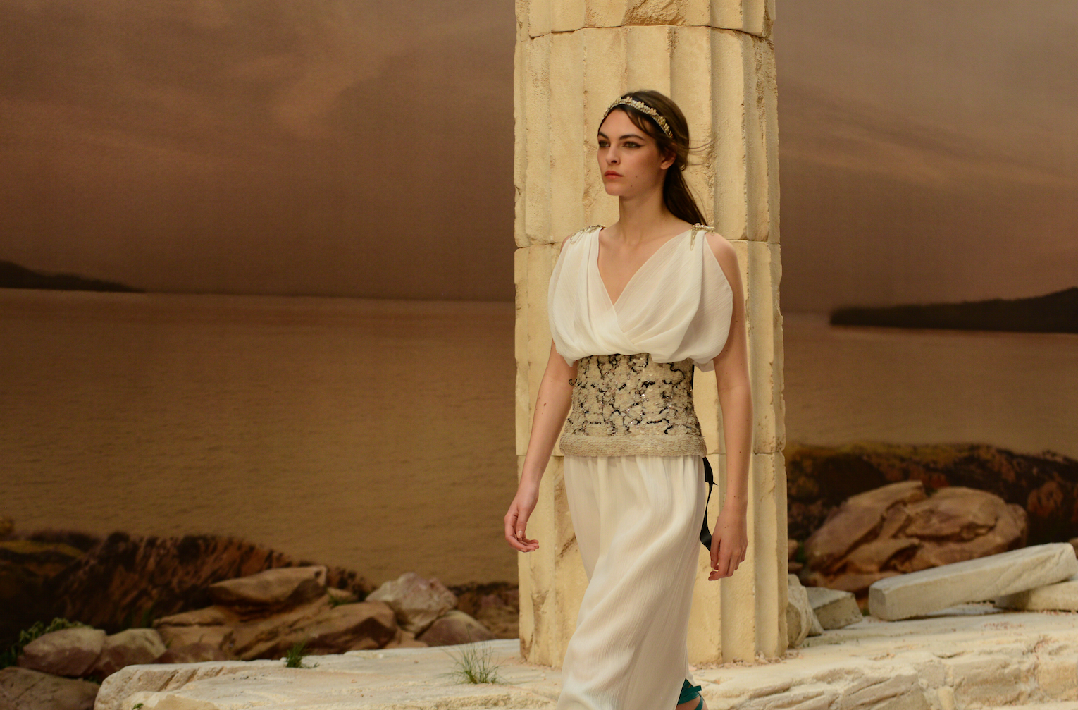 CHANEL CRUISE COLLECTION 17/18 – THE MODERNITY OF ANTIQUITY