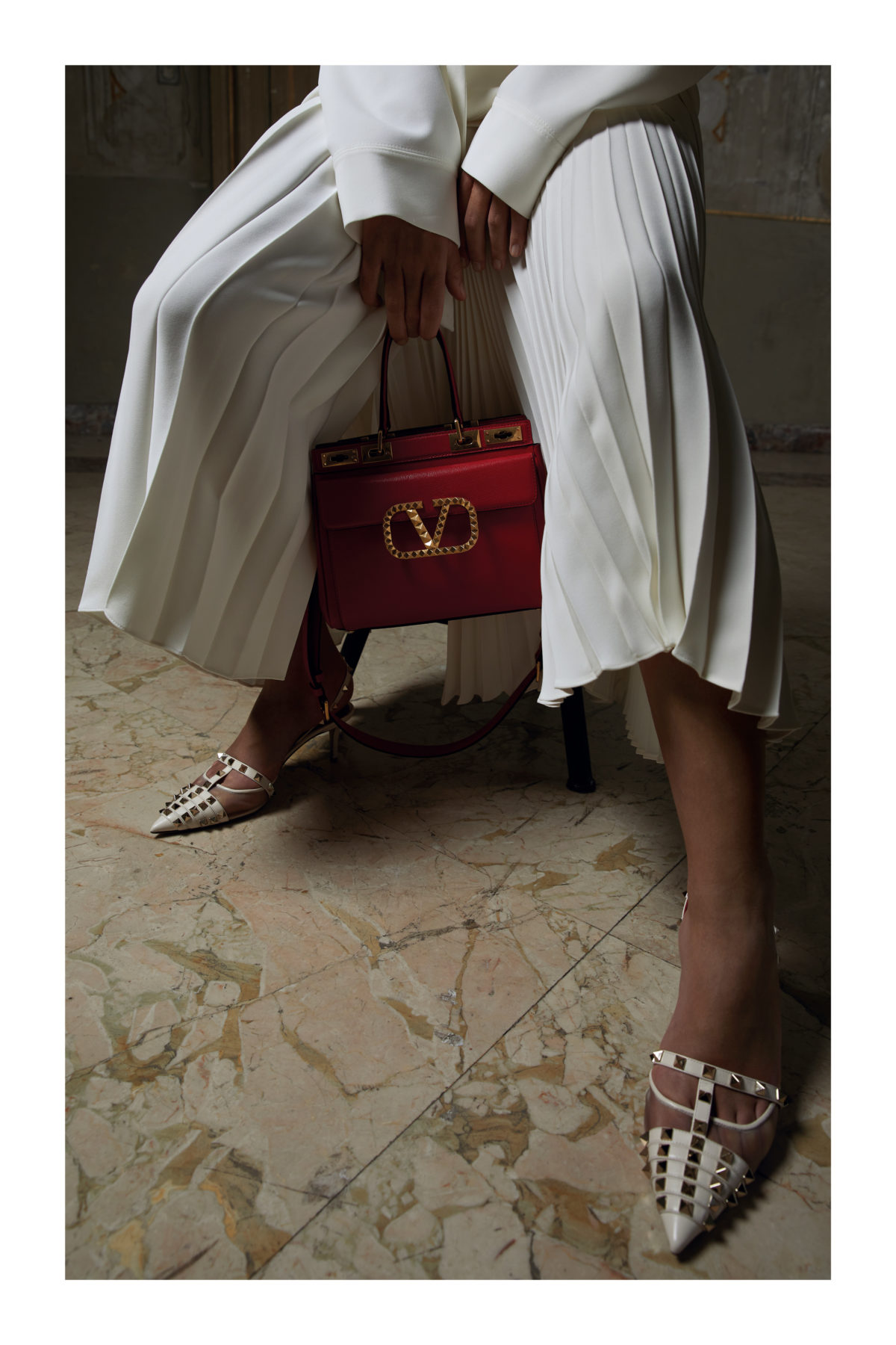 BUROWANTS: VALENTINO GARAVANI'S STUNNING VLOGO MOON BAG FROM THIS